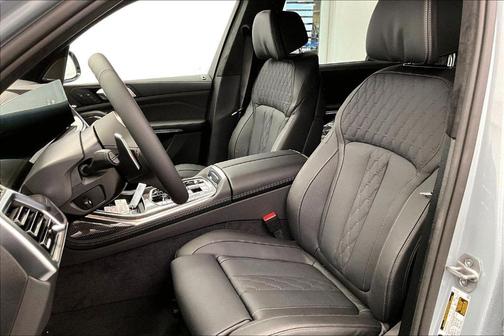 2026 BMW X7 M60i