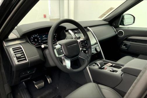 2025 Land Rover Discovery P300 Dynamic SE
