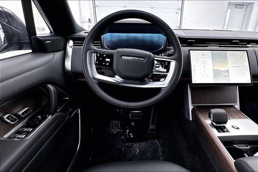 Santorini Black 2026 Land Rover Range Rover P400 SE 7 Seat