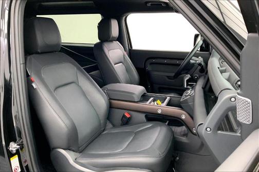 2024 Land Rover Defender P400 X-Dynamic SE