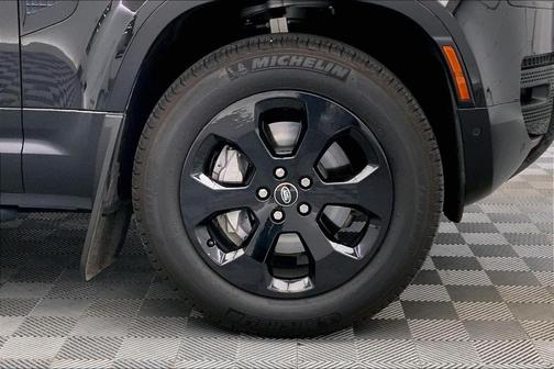 2024 Land Rover Defender P400 X-Dynamic SE