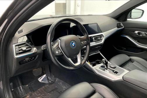 2022 BMW 330e xDrive