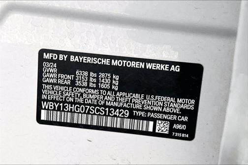 Mineral White Metallic 2025 BMW i5 xDrive40