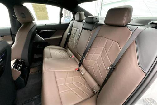 2025 BMW i5 xDrive40