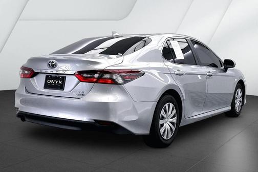 2022 Toyota Camry Hybrid LE