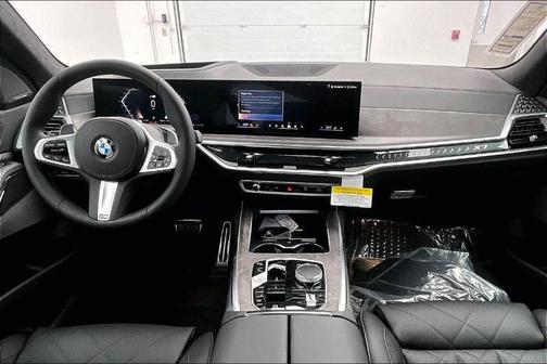 Gray Metallic 2026 BMW X7 xDrive40i