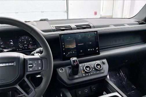 2023 Land Rover Defender 110 V8