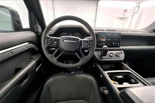 2023 Land Rover Defender 110 V8