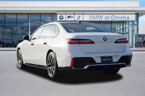 2024 BMW 740 i