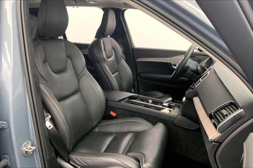 2023 Volvo XC90 Recharge Plug-In Hybrid T8 Ultimate Dark Theme 7-Seater