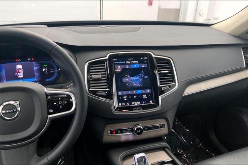2023 Volvo XC90 Recharge Plug-In Hybrid T8 Ultimate Dark Theme 7-Seater