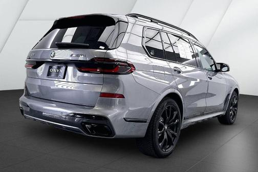 2024 BMW X7 M60i