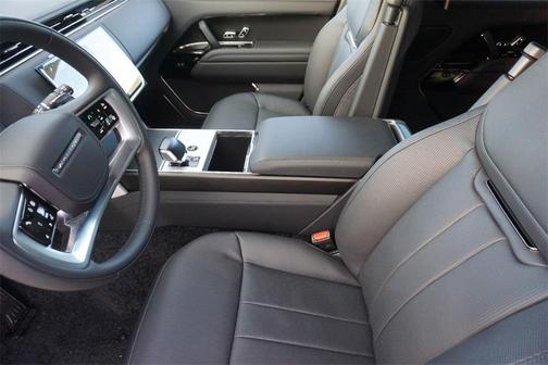 2025 Land Rover Range Rover P615 SV