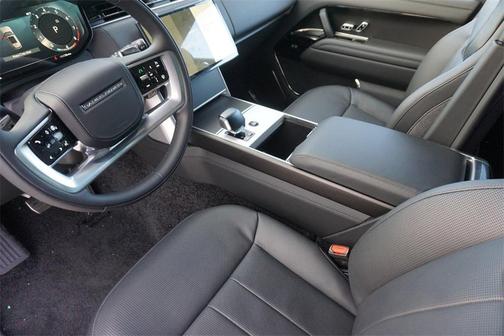 2025 Land Rover Range Rover P615 SV