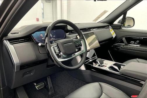 2025 Land Rover Range Rover P400 SE 7 Seat