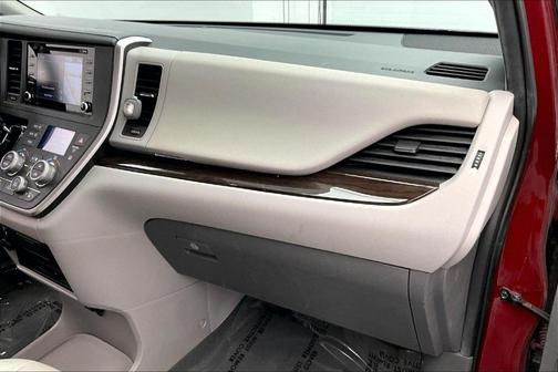 2020 Toyota Sienna XLE Premium