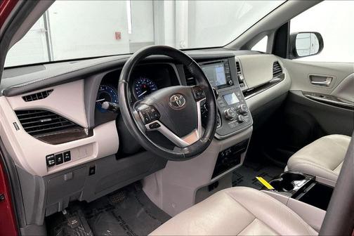 2020 Toyota Sienna XLE Premium