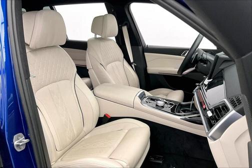 2025 BMW X7 M60i