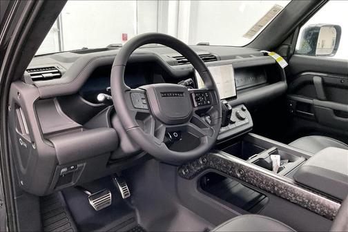 2025 Land Rover Defender OCTA