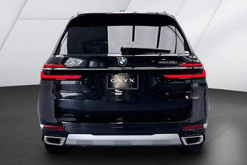 Black Sapphire Metallic 2026 BMW X7 xDrive40i
