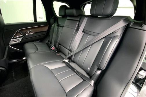2025 Land Rover Range Rover P550e SE