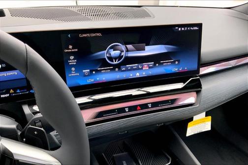 2025 BMW 550e xDrive