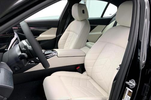 2025 BMW 550e xDrive