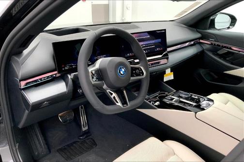 2025 BMW 550e xDrive