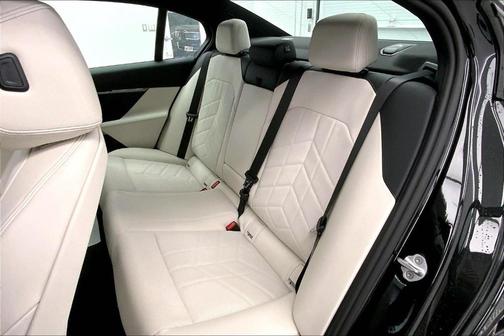 2025 BMW 550e xDrive