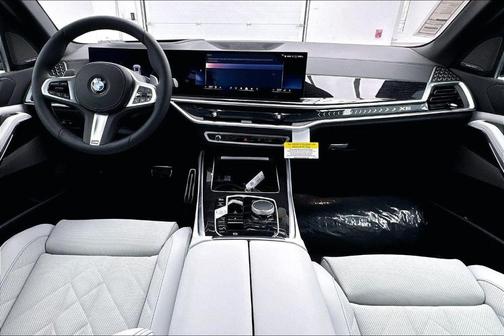 Mineral White Metallic 2026 BMW X5 xDrive40i