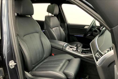 2021 BMW X7 M50i