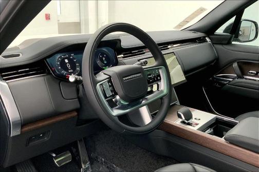 2025 Land Rover Range Rover P550e SE