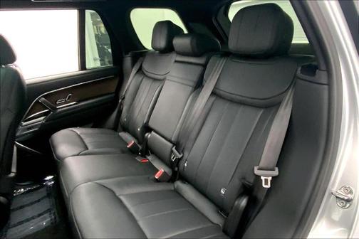 2025 Land Rover Range Rover P550e SE