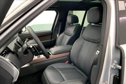 2025 Land Rover Range Rover P550e SE