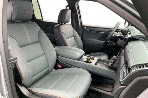 2025 GMC Acadia AT4
