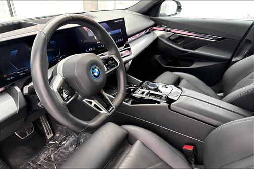 2025 BMW i5 xDrive40