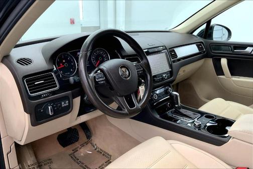 2012 Volkswagen Touareg Sport