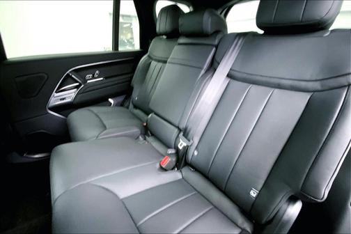 2025 Land Rover Range Rover P530 SE 7 Seat