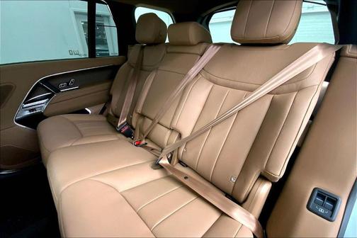 2025 Land Rover Range Rover P530 SE 7 Seat