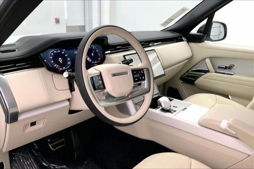 2025 Land Rover Range Rover P615 SV
