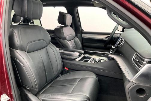 2023 Jeep Grand Wagoneer Base