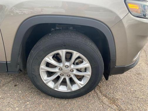 Light Brownstone Pearlcoat 2021 Jeep Cherokee Latitude