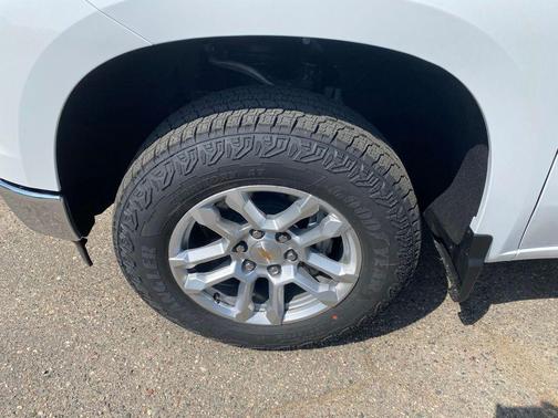 Summit White 2026 Chevrolet Silverado 1500 LT