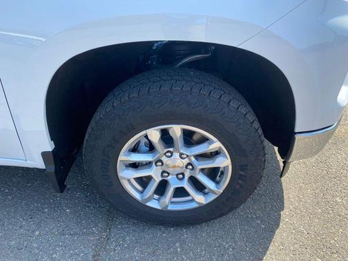 Summit White 2026 Chevrolet Silverado 1500 LT