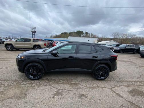 Mosaic Black Metallic 2026 Chevrolet Trax FWD ACTIV