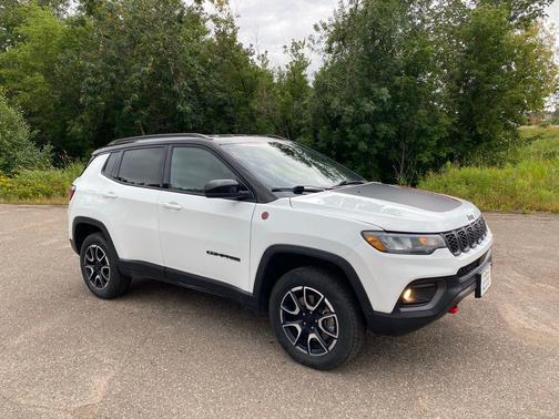Bright White Clearcoat 2024 Jeep Compass Trailhawk