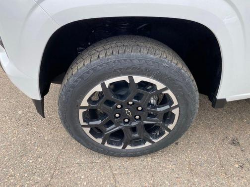 Summit White 2026 Chevrolet Colorado Z71