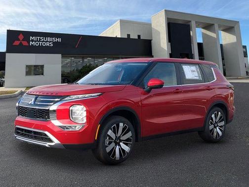 Red 2026 Mitsubishi Outlander SE