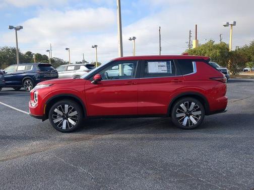 Red 2026 Mitsubishi Outlander SE
