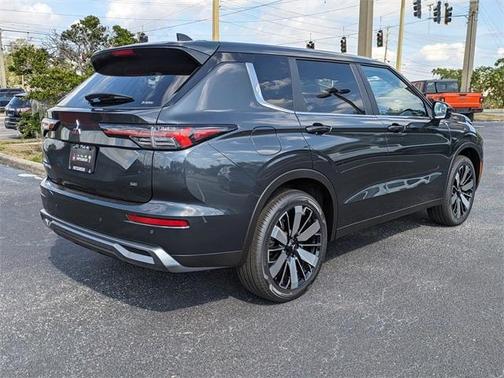 2025 Mitsubishi Outlander SE